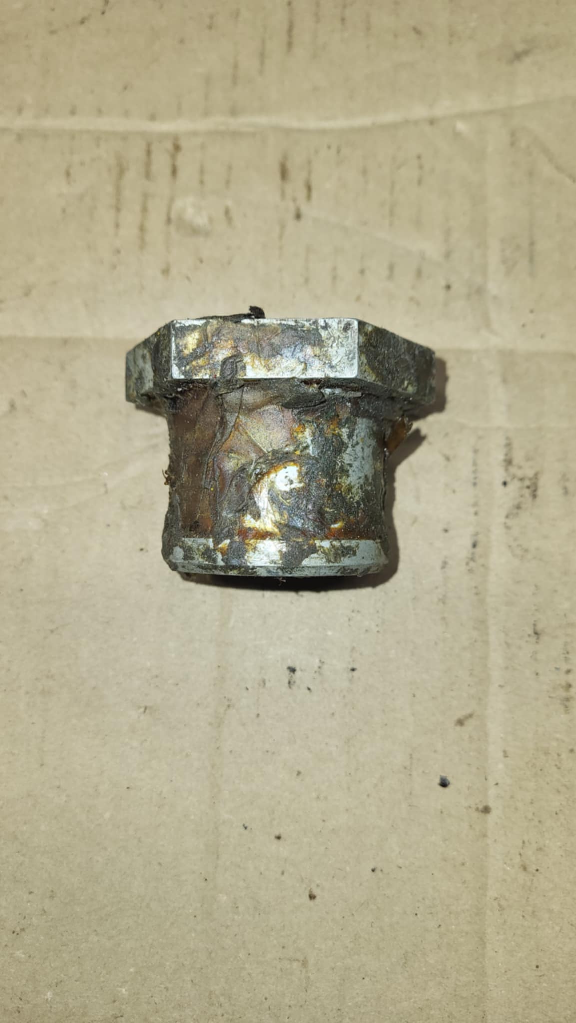 Nakrętka rury osłonowej popychacza