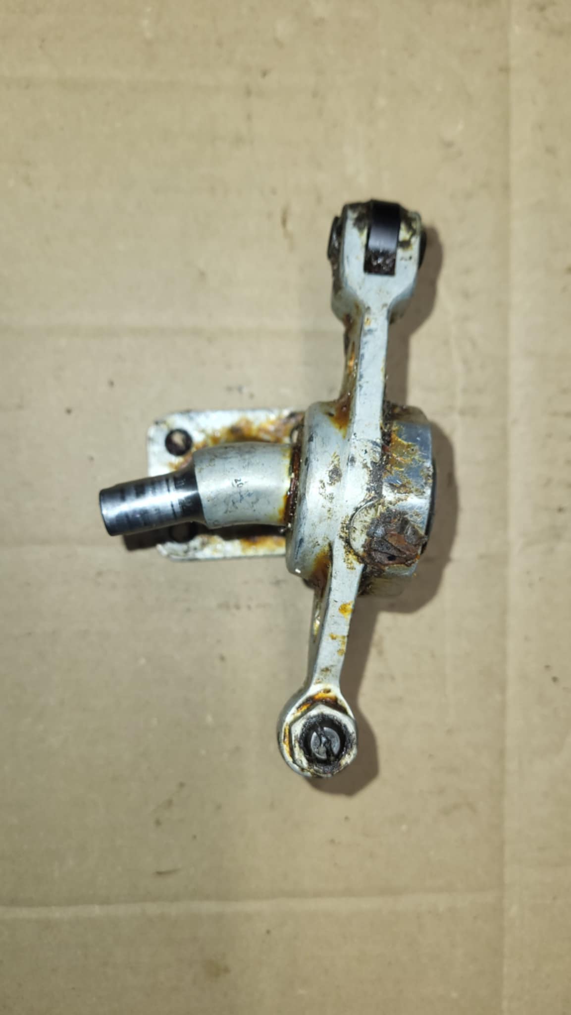 Wspornik dźwigni pośredniej