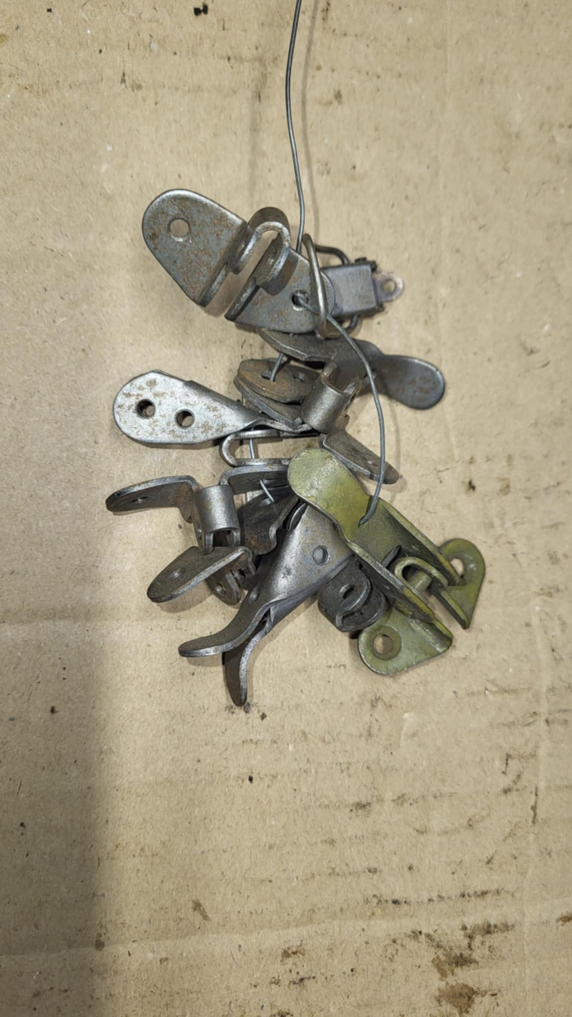 Zapięcie sprężynowe osłony silnika CSS-13